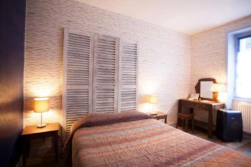 www.hotel-saint-melaine.com