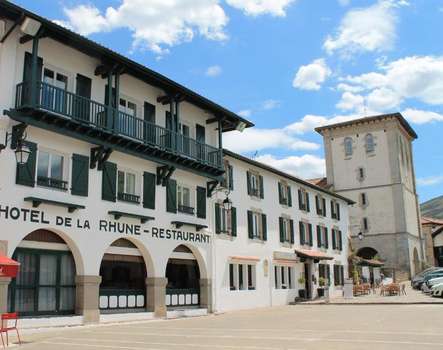 www.hoteldelarhune.com