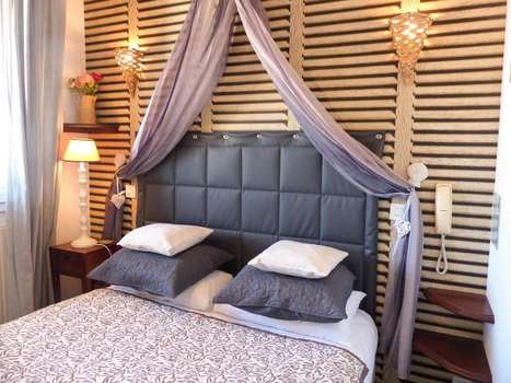 www.hotel-lesembruns.com