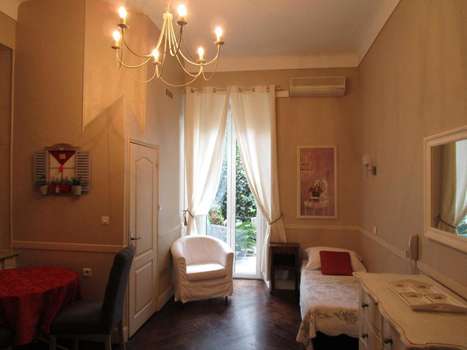 www.nicegardenhotel.com