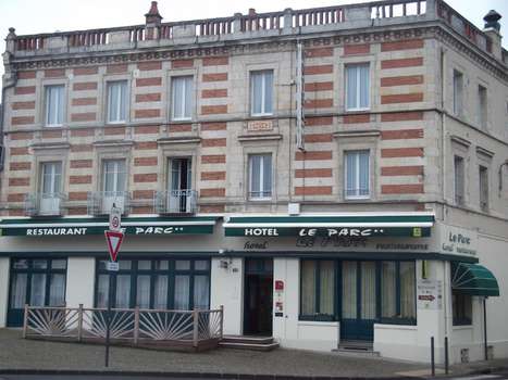 www.hotel-moulins.com