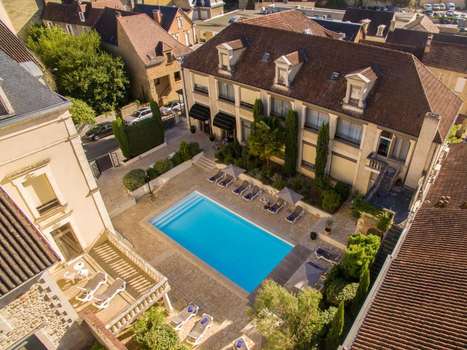 www.hotel-renoir-sarlat.com