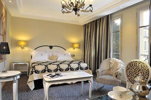 www.hotel-villalara.com