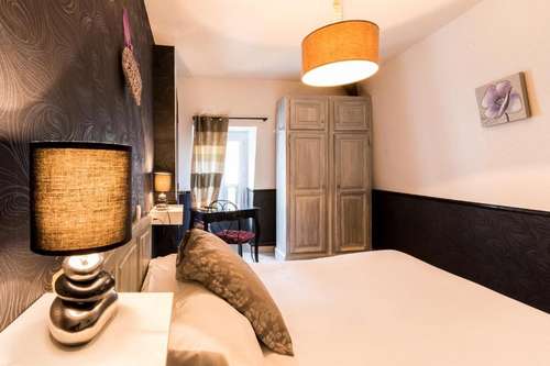 www.hostellerie-maleville.com