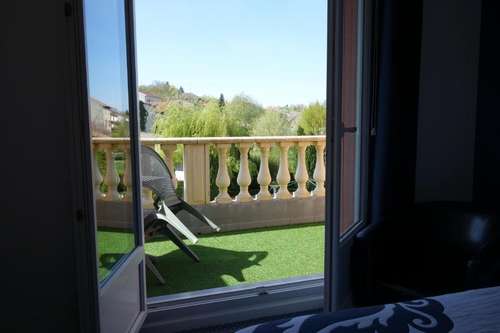 www.hotelcommercy.com