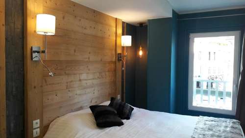 www.hotel-midi-thones.com