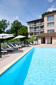 www.hoteldulac-cantal.com