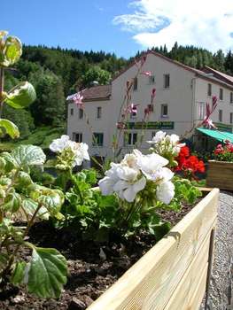 www.hotel-lescevennes.com
