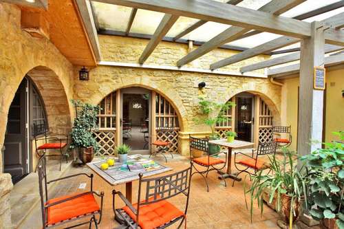 www.hotel-recollets-sarlat.com