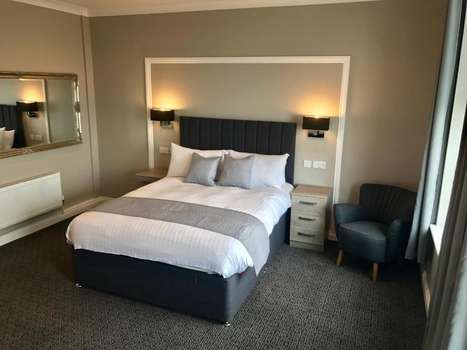 www.theravenhotel.com