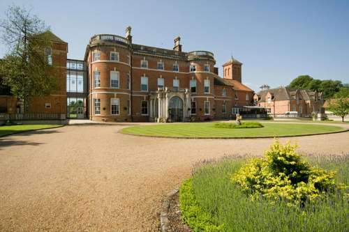 www.oakleyhall-park.com