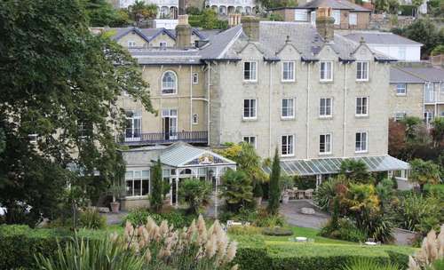 www.royalhoteliow.co.uk