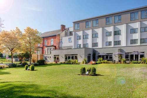 www.pinewood-hotel.co.uk