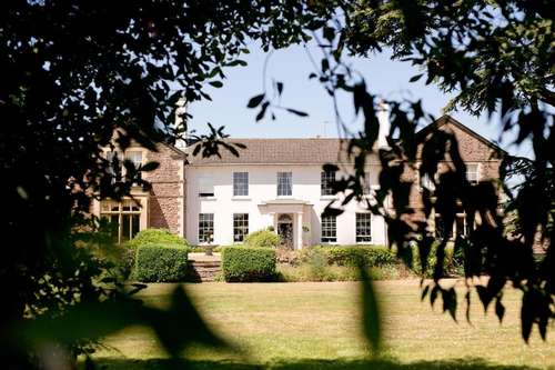 www.glewstonecourt.com
