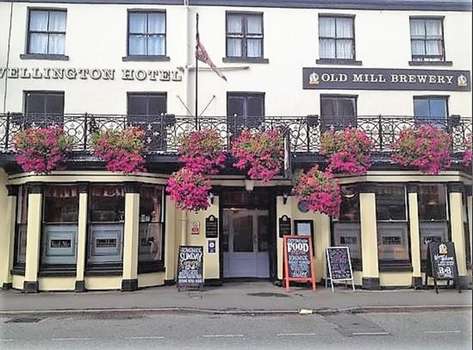 www.wellingtonhotelhowden.co.uk