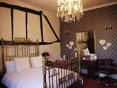www.thebell-hotel.org