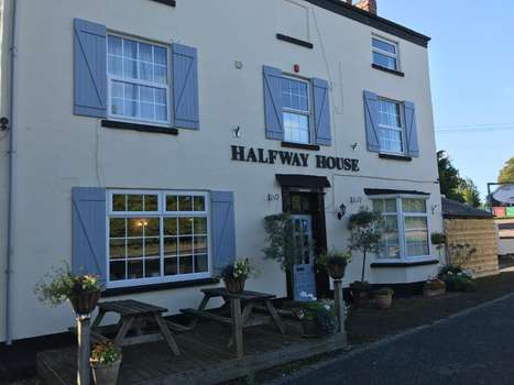 www.halfwayhousepowick.co.uk