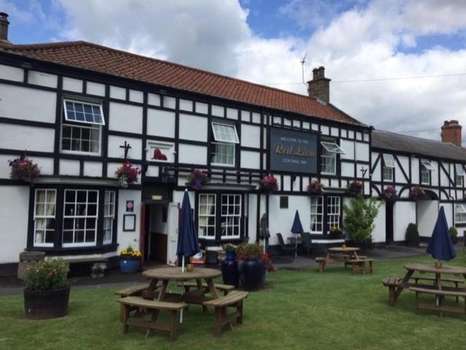 www.redlionredbourne.co.uk