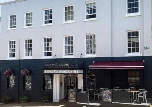 www.beauforthotelchepstow.com