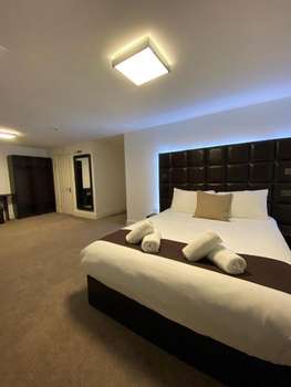 www.charles-hotel.co.uk