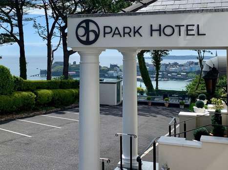 www.parkhoteltenby.com