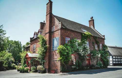 www.hundredhouse.co.uk