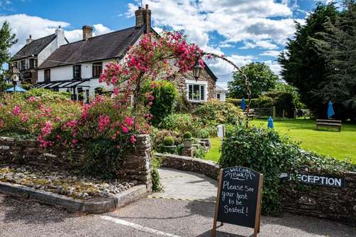 www.greyhound-inn.com