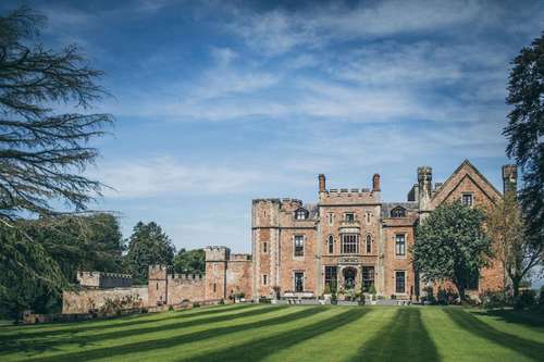 www.rowtoncastle.com