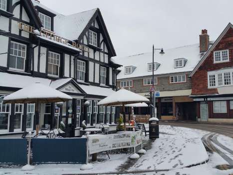 www.georgehotelpangbourne.com