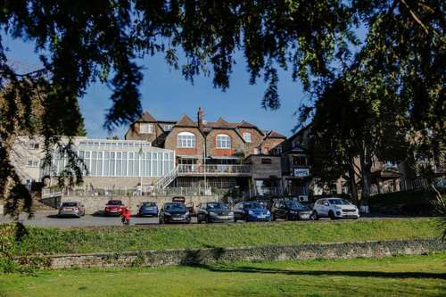 www.diplomat-hotel-wales.com
