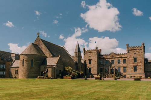 www.sneatoncastle.co.uk