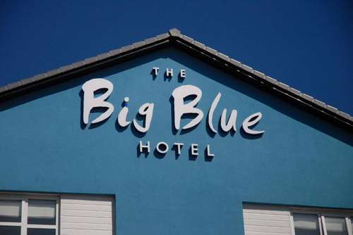 www.bigbluehotel.com