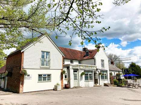 www.theroebuckinnfreehouse.com