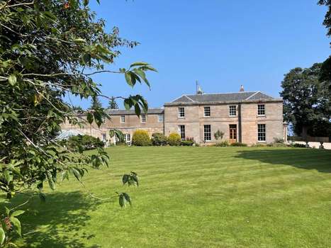 www.marshallmeadowsmanor.co.uk