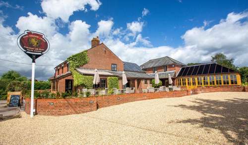 www.thethreelionsrestaurant.co.uk