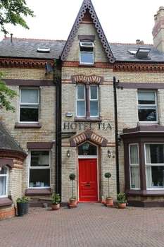 www.hoteltia.co.uk