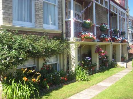 www.clevecourthotel.co.uk