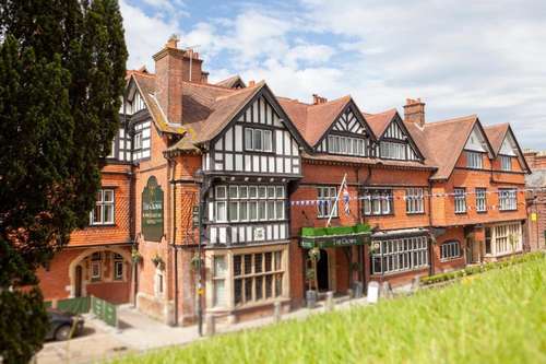 www.crownhotel-lyndhurst.co.uk