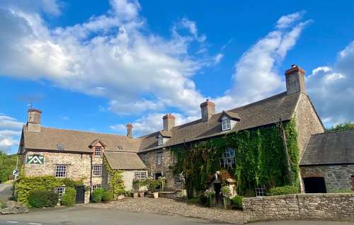 www.threecockshotel.co.uk