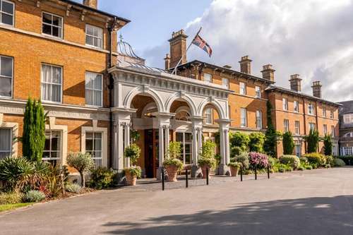 www.oatlandsparkhotel.com