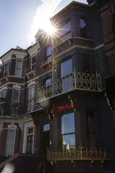 www.thealbionrooms.live