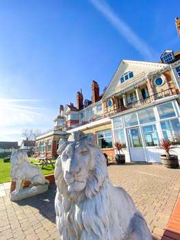 www.theroyalhotelskegness.co.uk