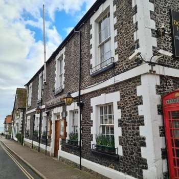 www.dolphinhotelbeer.co.uk
