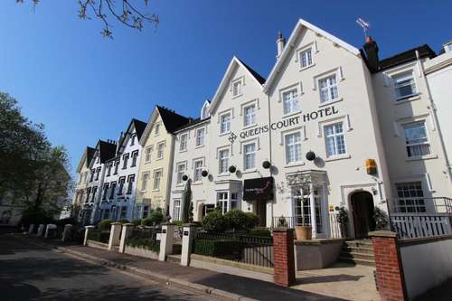 www.queenscourt-hotel.co.uk
