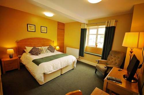 www.thecastlehoteltalgarth.com