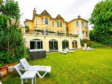 www.croftonhotel.com