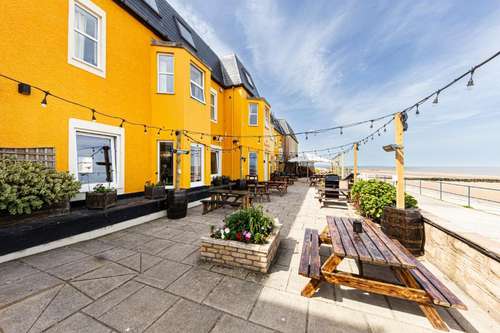 www.thebeacheshotel.com