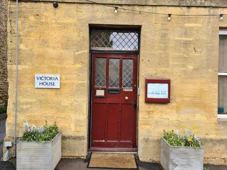 www.victoriahousestow.co.uk