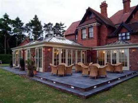 www.oldvicarageworfield.com