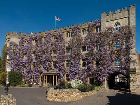 www.the-castle-hotel.com